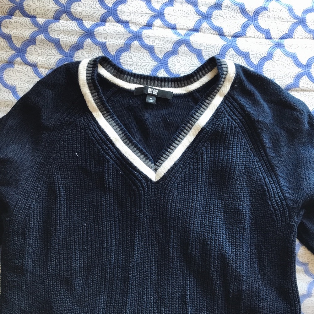 Uniqlo retro v neck sweater NWOT